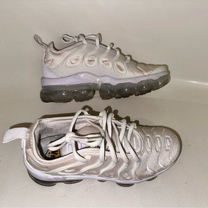 White pure vapor max (rose gold sheen)